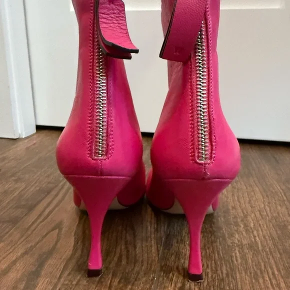 Stuart Weitzman Pink Ankle Boots with Sleek Silhouette - Picture 4 of 7